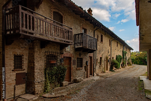 Gasse in der Altstadt von Grazzano Visconti in der Emilia-Romagna in Italien 