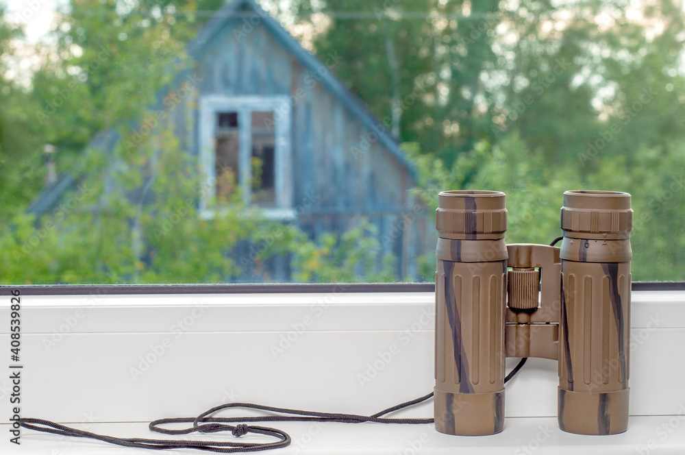 Obraz premium binoculars green window sill