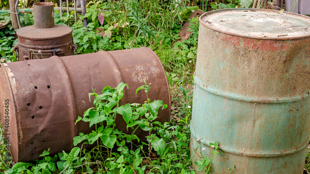 the barrels rusted lot