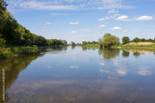 Fluss Weser in Petershagen im Mai © Christian Schwier