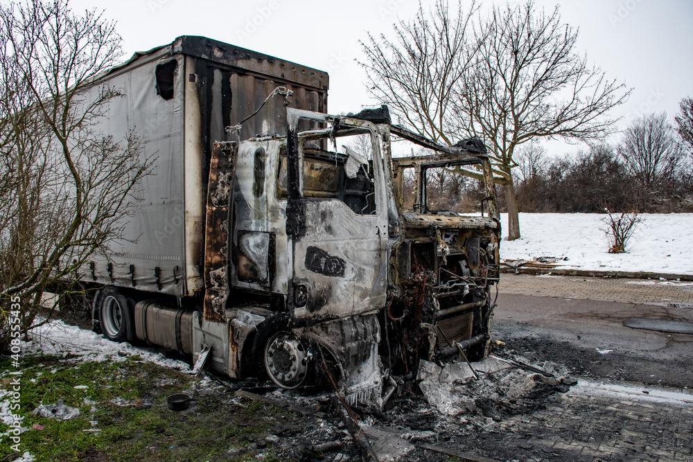 Fototapeta premium Ausgebrannter LKW Lastkraftwagen