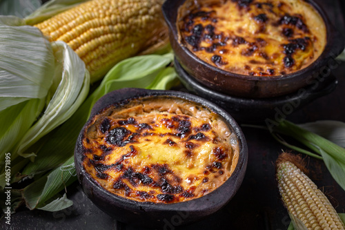 Cuadro en lienzo Latin American Corn pie. Chilean Pastel de Choclo in clay bowl
