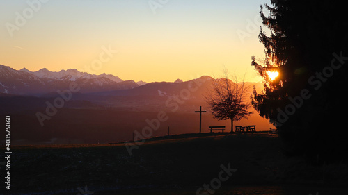 Kreuz im Abendlicht