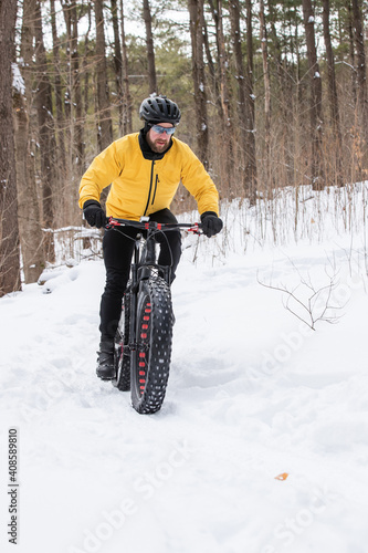 Attractiveman ridesi his fat bike in the snow photo