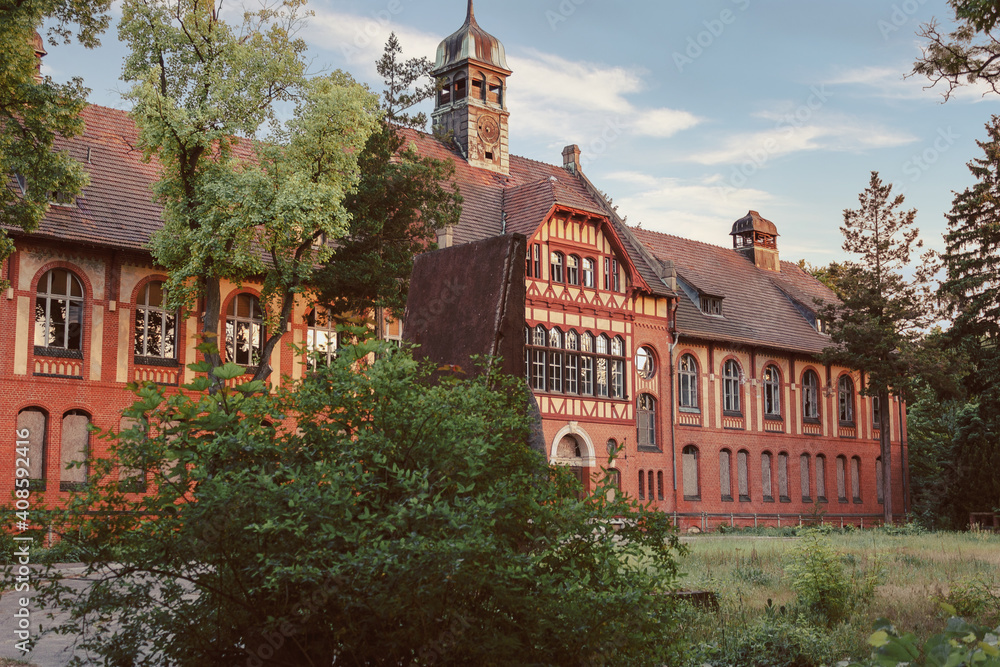 BEELITZ - 25 MAY 2012: Abandoned hospital and sanatorium Beelitz Heilstatten near Berlin, Beelitz, Germany - obrazy, fototapety, plakaty 