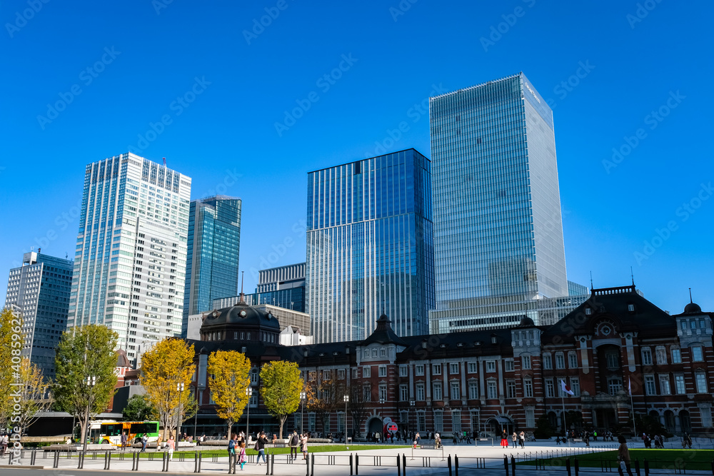 東京都 秋の東京駅と高層ビル群 Stock Photo Adobe Stock