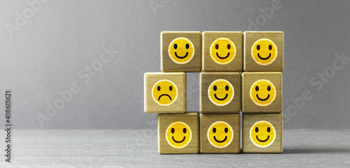 Canvas Print Lachende Smileys - einer ist unglücklich und wird ausgegrenzt - Konzept Mobbing,