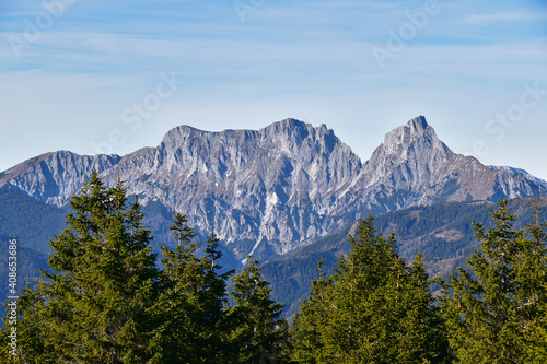Blick auf Admonter Kalbling und Reichenstein in der Steiermark, Österreich