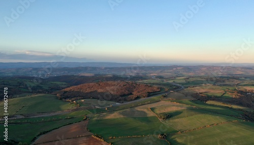 plateau du Larzac, viaduc de Millau et causses de Lozère et de l'Aveyron soleil couchant