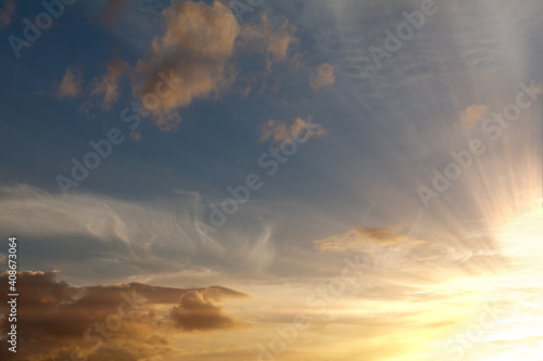 Fototapeta Naklejka Na Ścianę i Meble -  Amazing sunset and warm skies with clouds