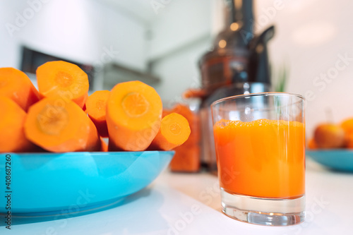 Bilde på lerret Glass of fresh homemade carrot juice made in juicer machine