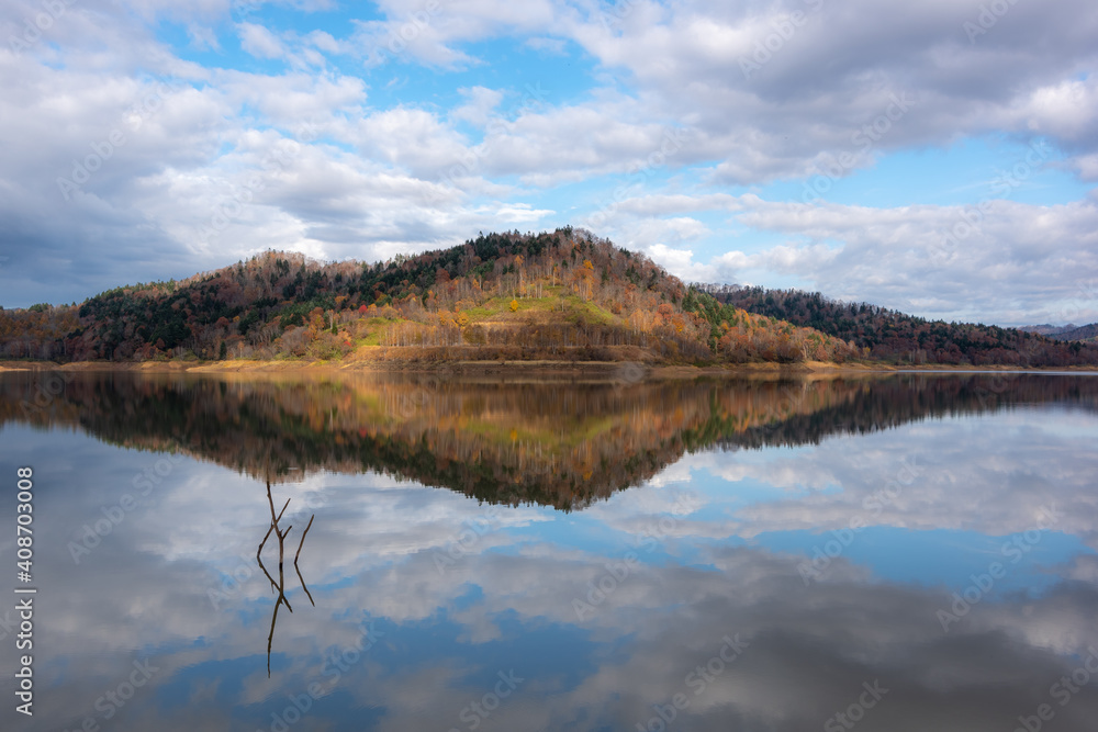 沼田町 秋のホロピリ湖の風景