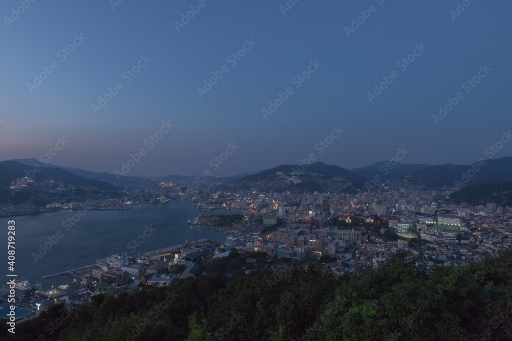 鍋冠山公園展望台からの長崎市街地夕景