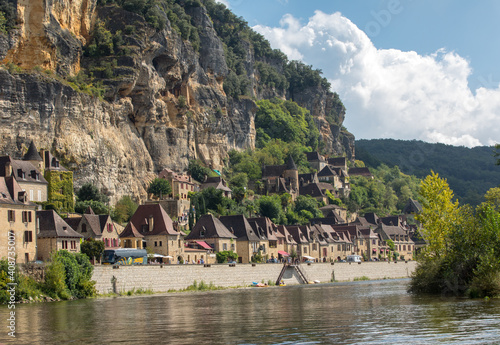 Fototapeta Naklejka Na Ścianę i Meble -   La Roque-Gageac scenic village on the Dordogne river, France
