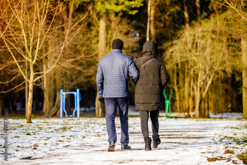  A guy and a girl walking in winter Park 