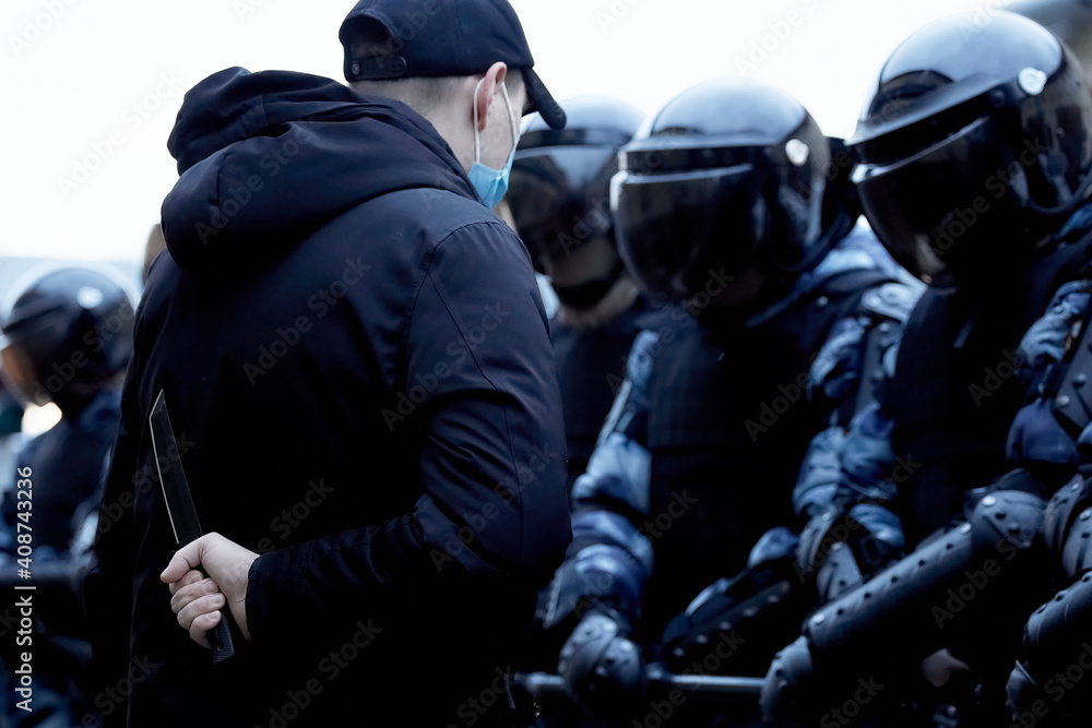 A protester attacks a soldier of the National Guard with a knife A protester attacks a soldier of the National Guard with a knife