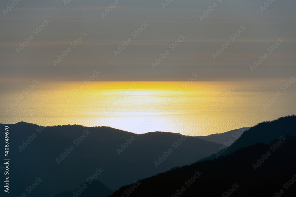 Fototapeta premium sunset in the mountains over the sea