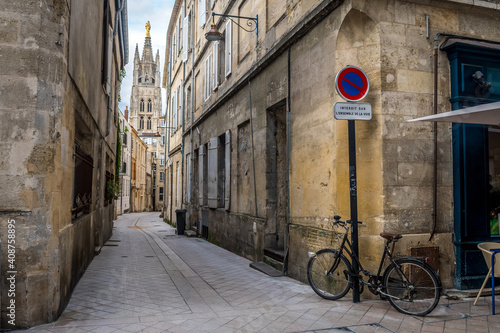 Fototapeta Naklejka Na Ścianę i Meble -  streets of bordeaux city, France