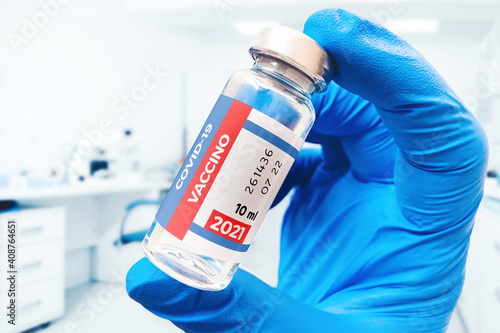 Botes de vacunas Covid 19 en laboratorio photo