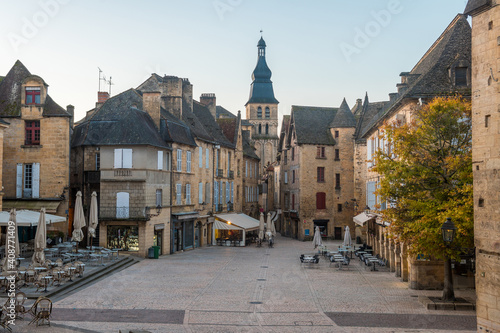 Fototapeta Naklejka Na Ścianę i Meble -  empty streets of sarlat la caneda town, France