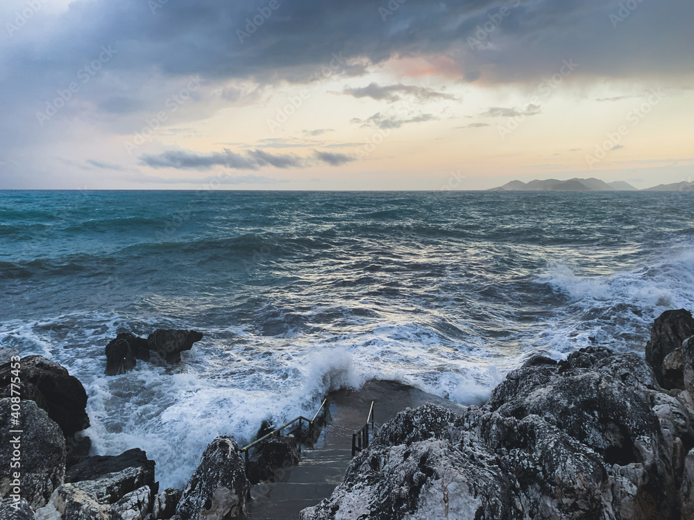 Fototapeta premium Dark rainy clouds at the sea