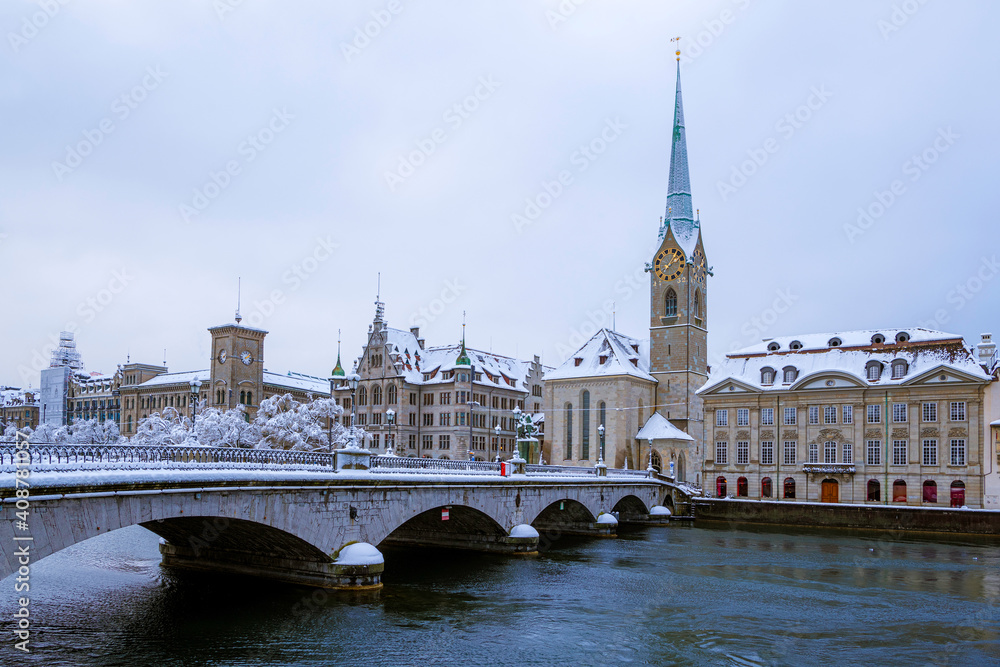 Obraz premium Cityscape of Zurich (Switzerland), River Limmat, Fraumunster Church