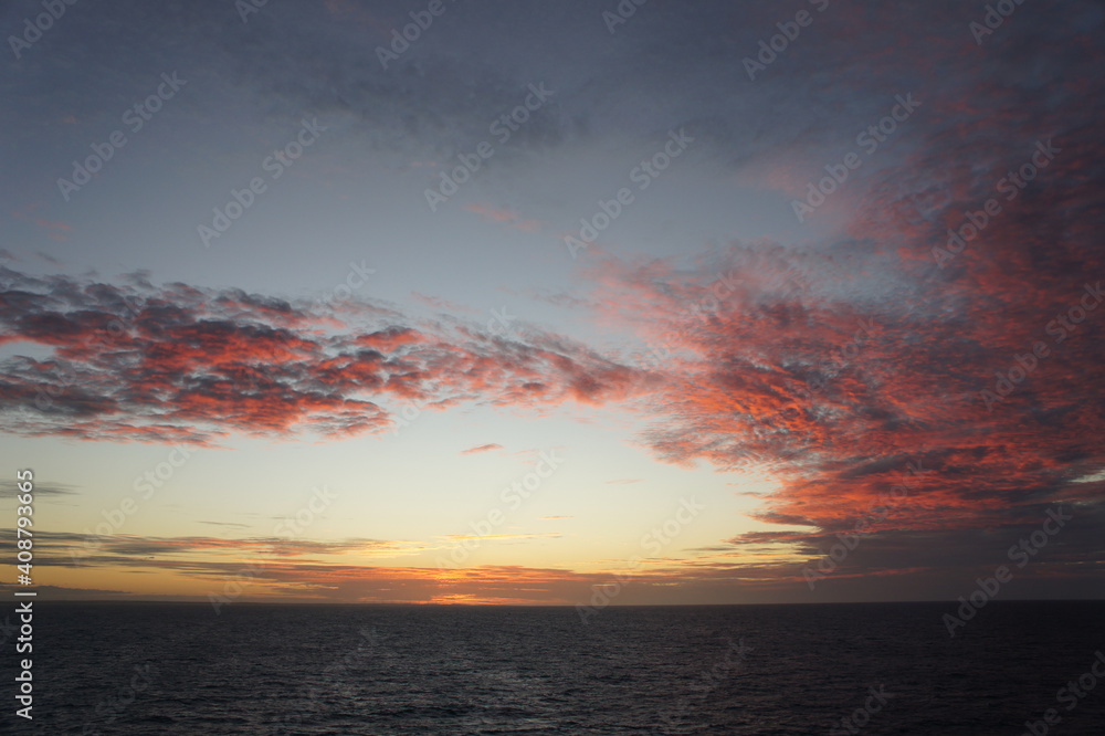 Fototapeta premium sunset over the sea
