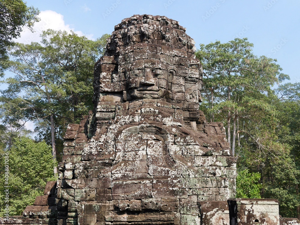 カンボジアのアンコール遺跡のアンコールトムの中のバイヨン寺院の人面像