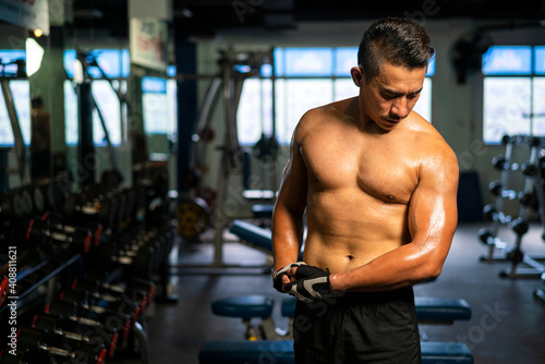 portrait photo of muscular man wearing sportswear bodyweight doing exercise for bodybuilding workout in fitness gym. fitness training, bodyweight building and workout exercise concept