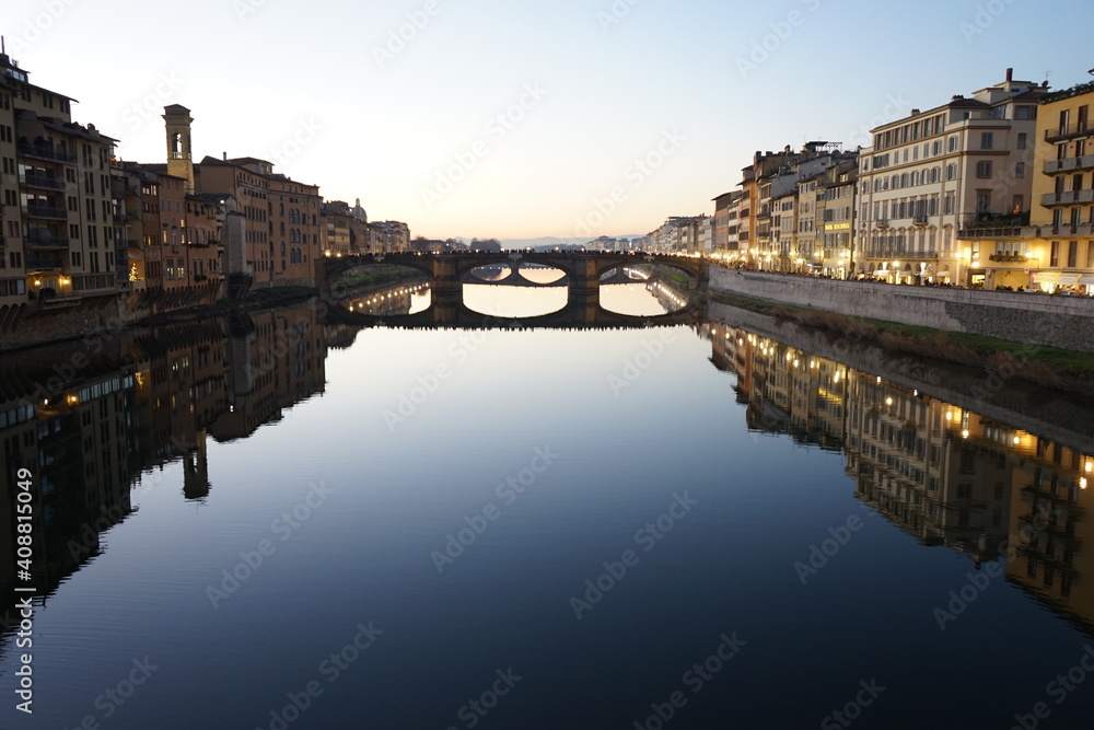 View of Arno river from Bridge Ponte Vecchio aka ponte vecchio in Florence, Italy - ポンテ・ヴェッキオ ヴェッキオ橋からのアルノ川 景色 フィレンツェ イタリア