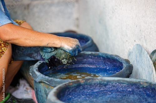 Natural Cloth Dyeing,Process dye fabric indigo color.