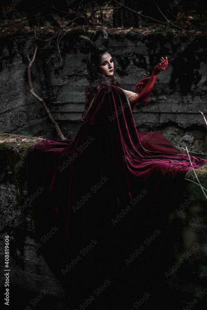 Naklejka premium Dark fairy in the forest