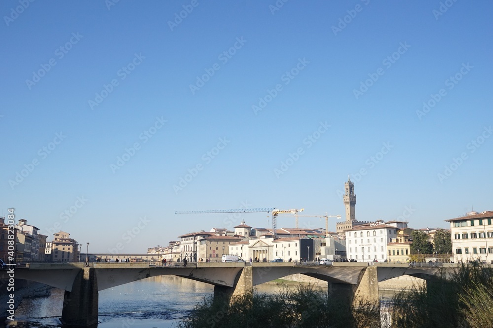 View of Arno river from Bridge Ponte Vecchio aka ponte vecchio in Florence, Italy - ポンテ・ヴェッキオ ヴェッキオ橋からのアルノ川 景色 フィレンツェ イタリア