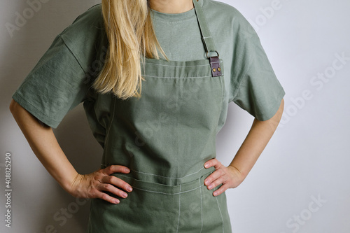 Photographie A woman in a kitchen apron