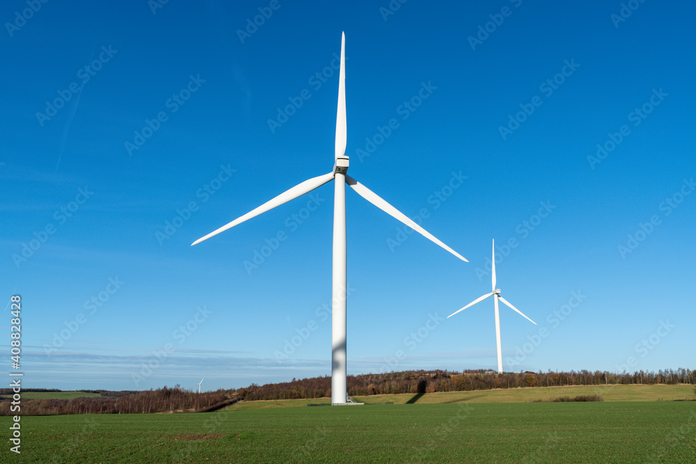 Obraz premium Park Springs Wind farm near Grimethorpe nature reserve, Barnsley, South Yorkshire