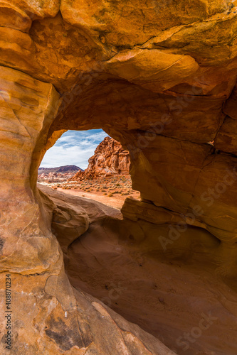 Natural Arch on The  White Domes Trail  Valley of Fire State Park  Nevada  USA