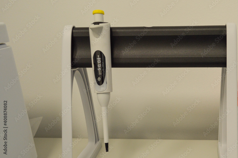 pipette dispenser for laboratory diagnostics. singlechannel pipette
