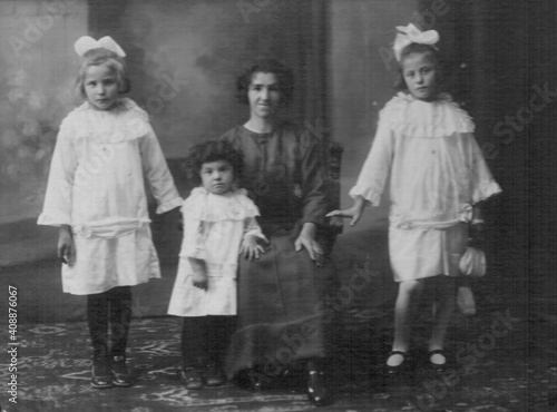 фотографія Family portrait from Piedmont, Italy, 1915.