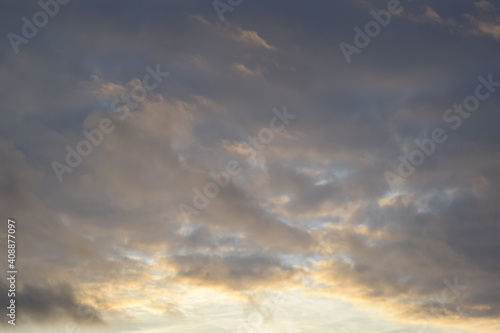 Atardecer con nubes   sol   hermoso   paisaje