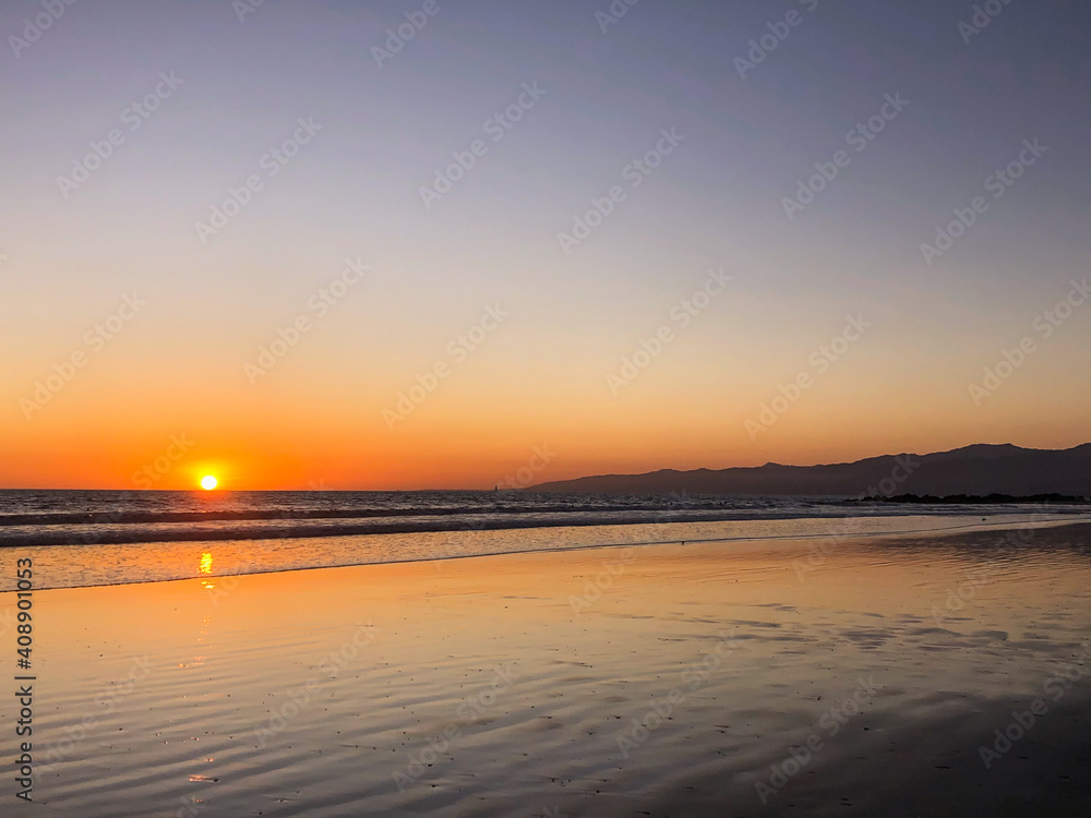 Naklejka premium Beach sunset in Venice, CA in winter
