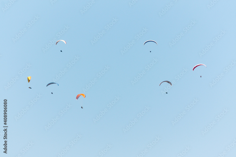 Paragliders over the mountains, Parque Natural da Arrábida, Setúbal, Portugal Paragliders over the mountains, Parque Natural da Arrábida, Setúbal, Portugal