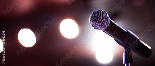 Foto Close up of microphone on stage lighting at concert hall or conference room