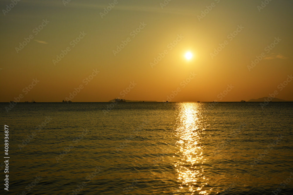 Fototapeta premium golden sunset on the sea horizon in Sanya of Hainan