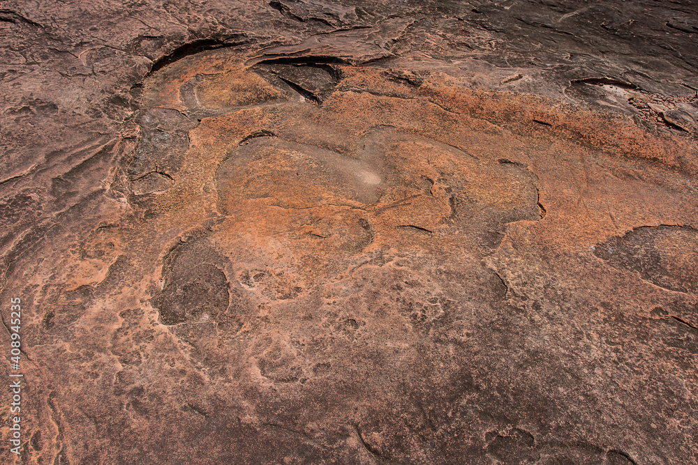 Obraz premium A pattern of rocks that have been eroded by water