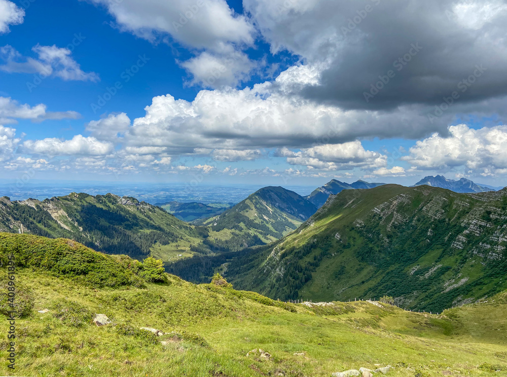 Fototapeta premium Panoramaaussicht vom Berg Fürstein im Entlebuch