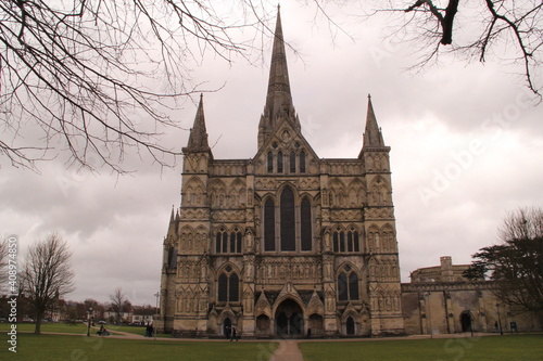 Salisbury cathedral with cloudy sky