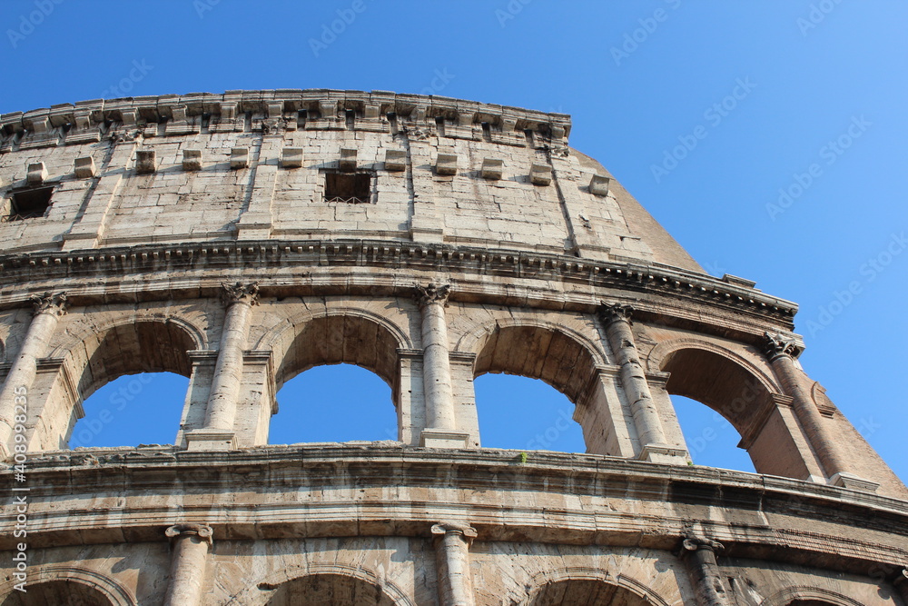 Obraz premium Italian city. Ancient architecture, sculpture. The national colors.