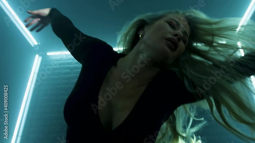 biutiful blond girl dancing 