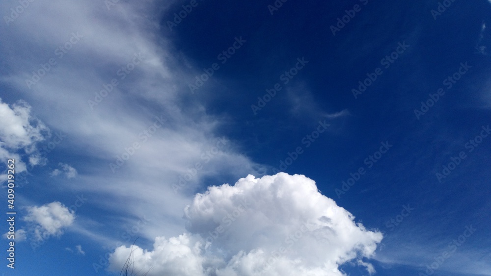 Obraz premium blue sky with clouds