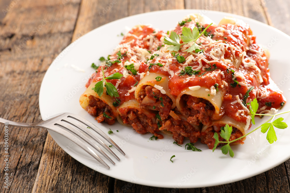 canelloni- pasta with minced beef, tomato sauce and cheese canelloni- pasta with minced beef, tomato sauce and cheese